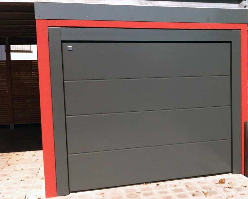 Novoferm Sektionaltor für Beton Garage mit Alu-Blendrahmen